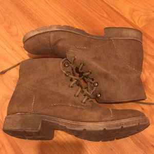 Hiking style combat boot brown tan